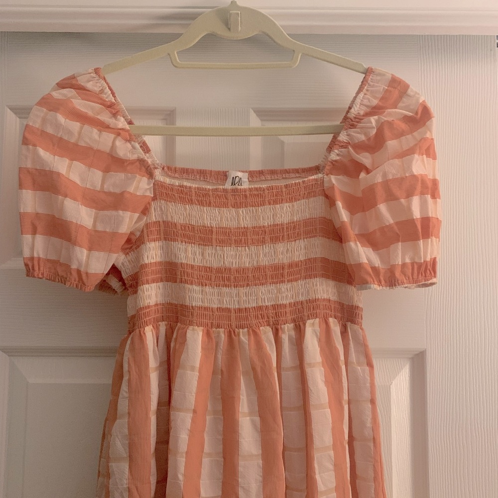 Puffed sleeves and gingham style dress.